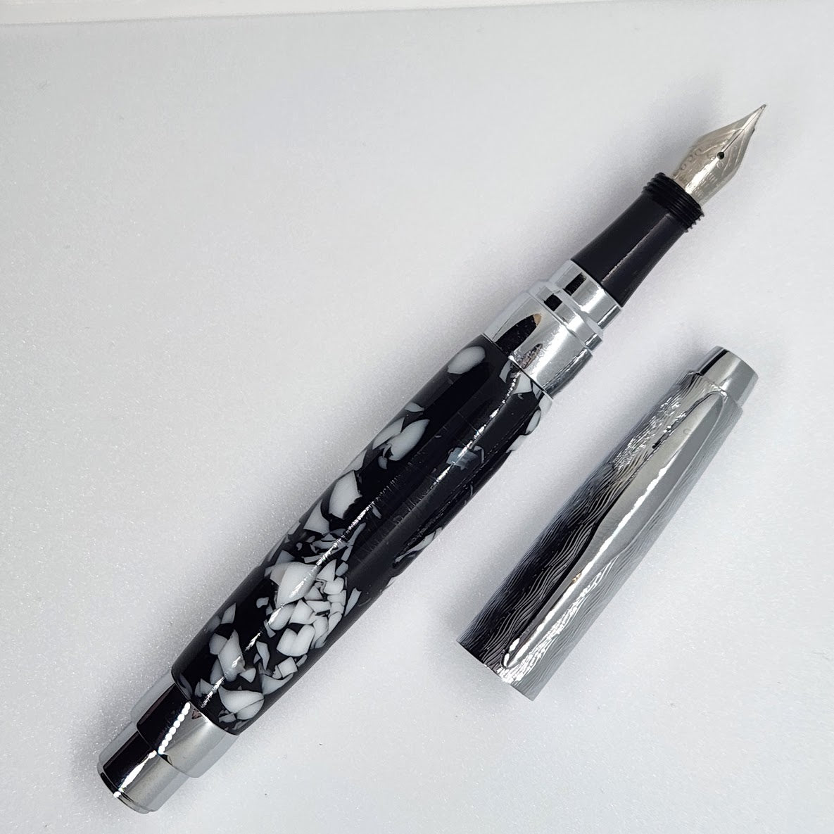 Fountain Presimo Etched Pen - Acrylic Black and White