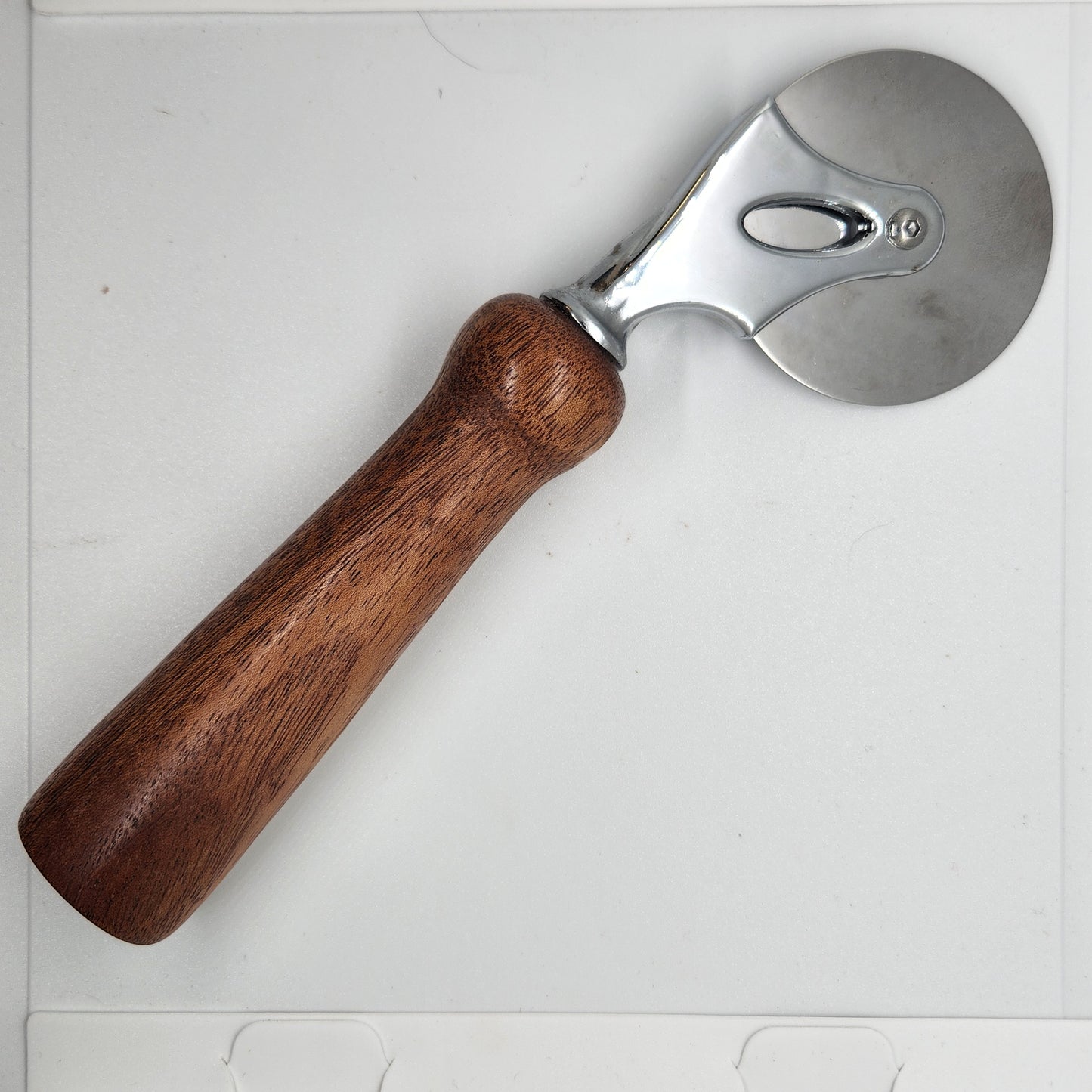 Pizza Cutter - Walnut